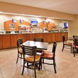 Restaurant Holiday Inn Express Hotel & Suites LINCOLN AIRPORT Fotos