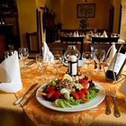 Ristorante U Zlatych nuzek At the Golden Scissors Fotos