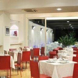 Salle du petit-déjeuner située dans le restaurant Villa Maria Regina Fotos