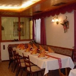 Sala de desayuno en el restaurante Zur Burgruine Fotos