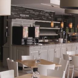 Breakfast room within restaurant Grand City East Fotos