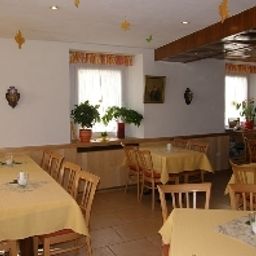 Salle du petit-déjeuner située dans le restaurant Zum Ochsen Gasthof Fotos