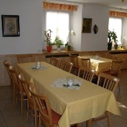 Salle du petit-déjeuner située dans le restaurant Zum Ochsen Gasthof Fotos