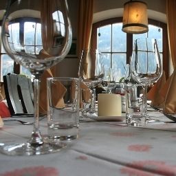 Salle du petit-déjeuner située dans le restaurant Hohe Burg Fotos
