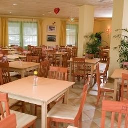 Salle du petit-déjeuner située dans le restaurant JUFA Wipptal Fotos