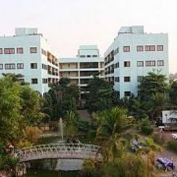Vista exterior 13 Coins Airport Hotel Minburi Fotos