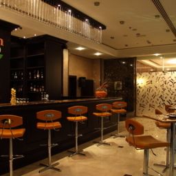 Bar Holiday Inn DUBAI - AL BARSHA Fotos