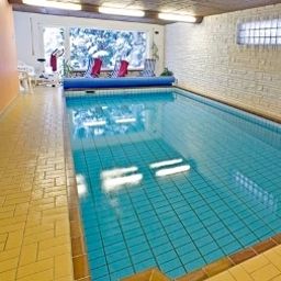 Pool Vier Jahreszeiten Fotos