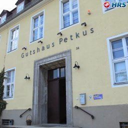 Außenansicht Familienhotel Gutshaus Petkus Fotos