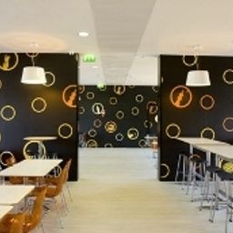 Sala de desayuno en el restaurante Star inn® low cost design hotel Fotos