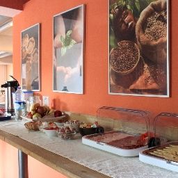 Buffet M68 Fotos