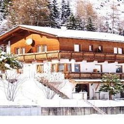Exterior view Alpenwelt Hotel-Pension Fotos
