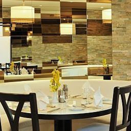 Restaurant Ramada Hotel & Suites Fotos