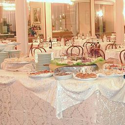 Sala colazione nel ristorante Golden Tulip Waldorf Hotel Fotos
