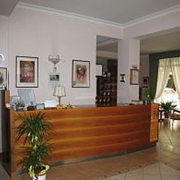 Recepción Natucci Albergo Fotos
