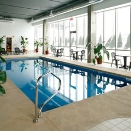 Pool Holiday Inn Express Hotel & Suites MONTREAL AIRPORT Fotos
