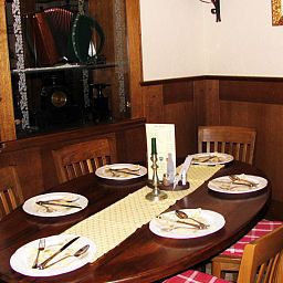 Sala de desayuno en el restaurante Merano Fotos