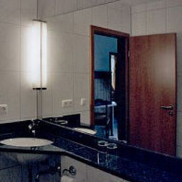 Bathroom Jakob Brauereigasthof Fotos