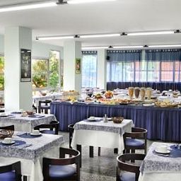 Sala de desayuno en el restaurante Polo Fotos