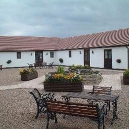 Фасад The Dark Barn Cottages And Lodge Fotos