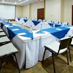 Sala de reuniones Holiday Inn Express QUITO Fotos