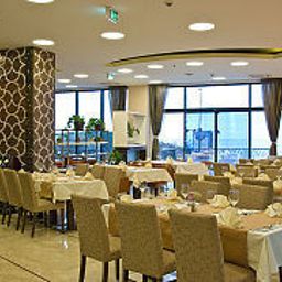 Salle du petit-déjeuner située dans le restaurant Residence Fotos