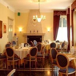 Salle du petit-déjeuner située dans le restaurant Villa Maria Fotos