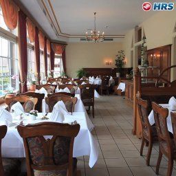 Sala de desayuno en el restaurante Parkhotel Forsthaus Fotos