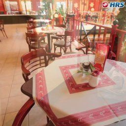 Salle du petit-déjeuner située dans le restaurant Sporthotel & Sportcenter Fotos