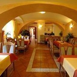 Sala colazione nel ristorante Mahleruv Penzion Na Hradbach Fotos