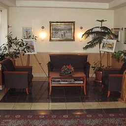 Hall Arnold Tata Fotos