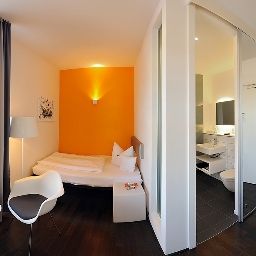  V 8 HOTEL im Meilenwerk Fotos
