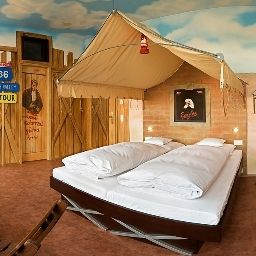  V 8 HOTEL im Meilenwerk Fotos
