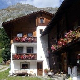 Exterior view Bauernhof Weifer Biobauernhof Fotos