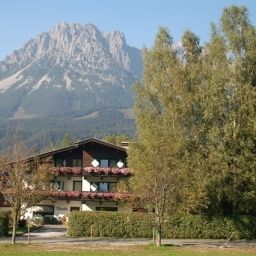 Vue extérieure Claudia: 4 Sterne Genuß - 3 Sterne Preis Pension Fotos