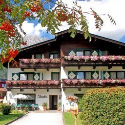 Vue extérieure Claudia: 4 Sterne Genuß - 3 Sterne Preis Pension Fotos