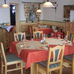 Sala de desayuno en el restaurante Dretenpacherhof Gasthof Fotos