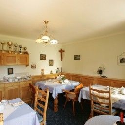 Salle du petit-déjeuner située dans le restaurant Antonia Pension Fotos