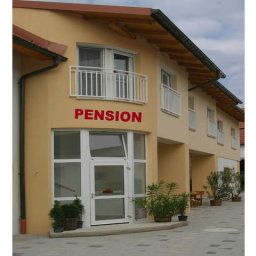 Rotweingut & Edelbrände Familie Schlögl Bauernhof Pension Lutzmannsburg 