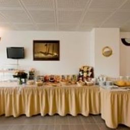 Buffet AppartCity Lyon Villeurbanne Résidence de Tourisme Fotos