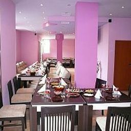 Salle du petit-déjeuner située dans le restaurant Favourite Fotos