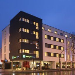 Exterior view Holiday Inn Express GUETERSLOH Fotos