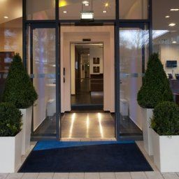Exterior view Holiday Inn Express GUETERSLOH Fotos