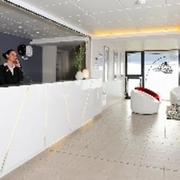 Recepcja Residhome Carrières Apparthotel Seine St Germain Fotos