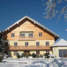 Exterior view Kreuzinger Pension Fotos