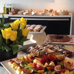 Buffet Arli Business&Wellness Fotos