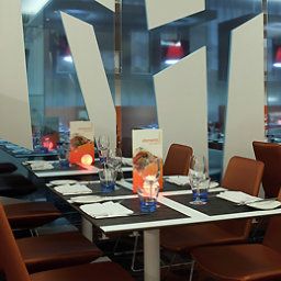 Sala de desayuno en el restaurante Novotel Liverpool Centre Fotos