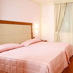 Номер Grand Hotel Del Parco Bergamo Airport Fotos
