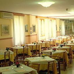 Sala śniadaniowa w restauracji Londra Fotos