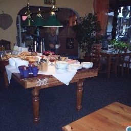 Frühstücksraum im Restaurant Mona Fotos